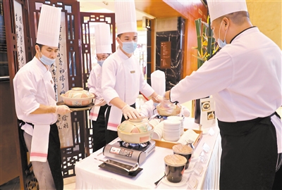  博古斯世界烹飪大賽2018亞太區(qū)選拔賽賽前新聞發(fā)布會在東方賓館舉行，發(fā)布會后東方賓館的午餐會也別具特色。
