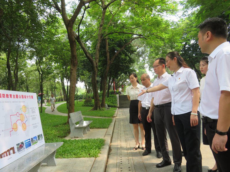 現(xiàn)場考察國防主題公園建設(shè)方案.jpg