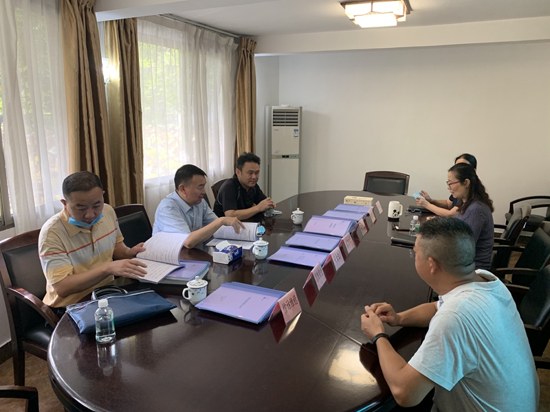 督導檢查組到烈士陵園進行節(jié)前安全檢查.jpg