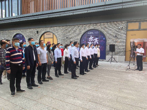 多寶街黨工委書(shū)記盧波同志主持永慶坊黨群服務(wù)驛站揭牌儀式.jpg