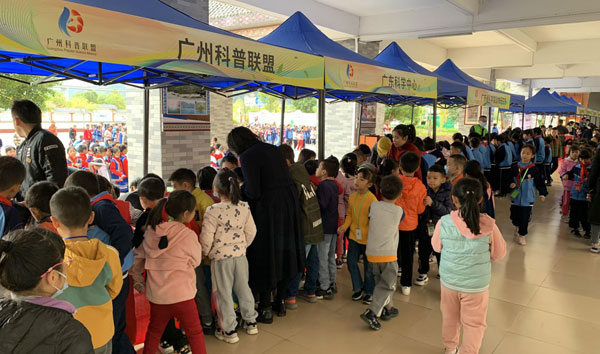 圖三：連山民族中學(xué)活動(dòng)現(xiàn)場(chǎng).jpg