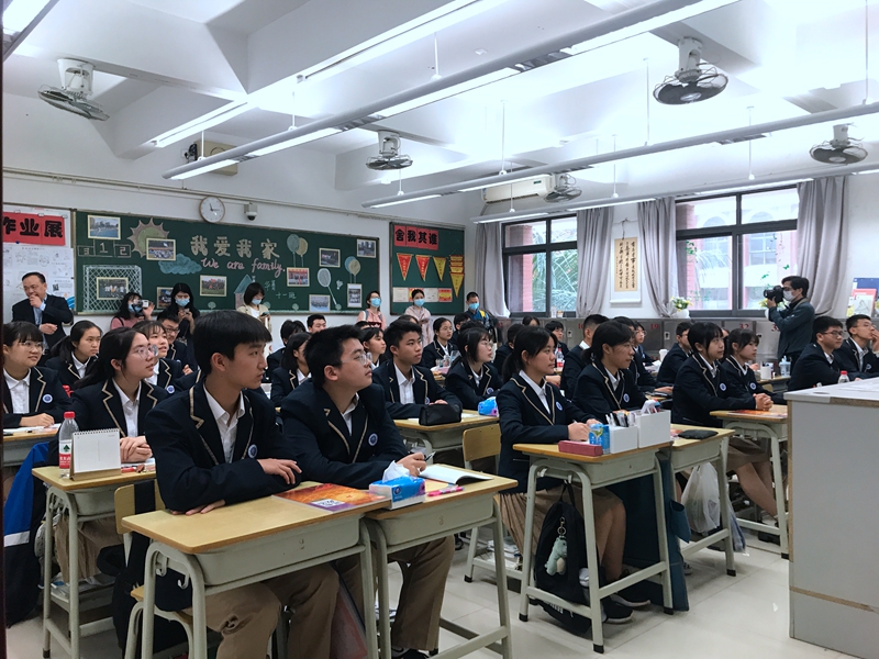 05-廣東華僑中學(xué)港澳子弟班思想政治課_副本.jpg