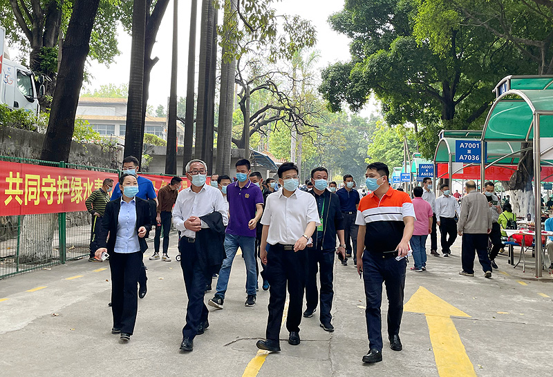 市政府副秘書長馬曙督導檢查清明祭掃服務保障工作.jpg