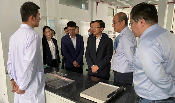 圖1.王桂林局長一行參觀北京科技大學(xué)新材料研究院科技創(chuàng)新與成果轉(zhuǎn)化基地.jpg
