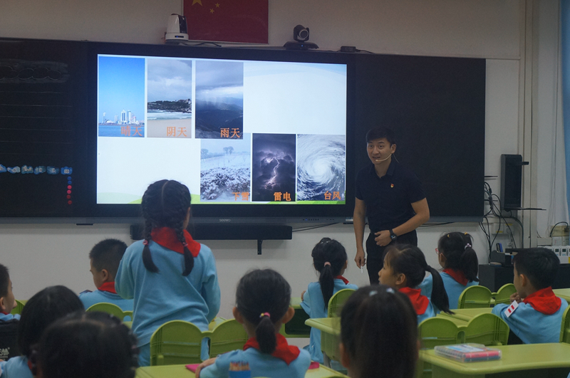 圖５　廣州市越秀區(qū)文德路小學(xué)呂恒老師通過智慧閱讀平臺上科學(xué)課.jpg