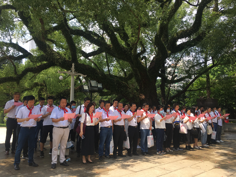 在廣州起義烈士陵園、廣州起義紀(jì)念館現(xiàn)場學(xué)習(xí).jpg
