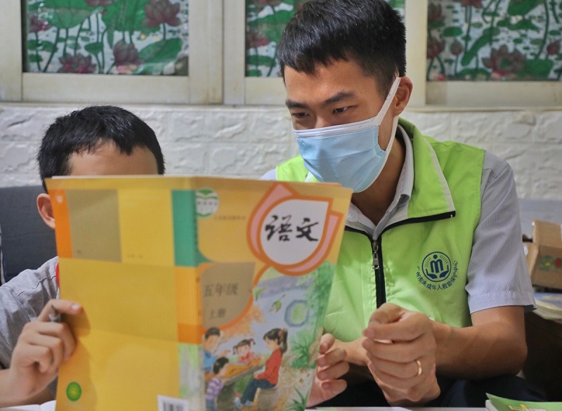 圖2：市未保中心工作人員入戶探訪.jpg