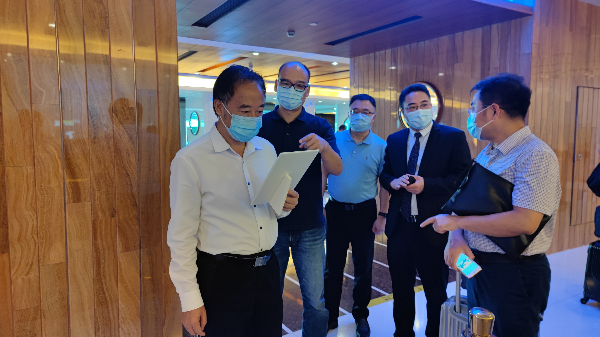 10月14日市發(fā)展改革委副主任鄧宏永帶隊(duì)調(diào)研第130屆廣交會(huì)期間酒店客房限價(jià)措施落實(shí)情況3.jpg
