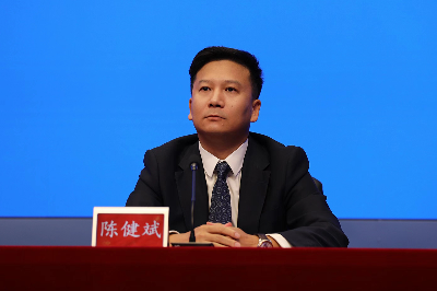 廣州市律師協(xié)會副會長陳健斌
