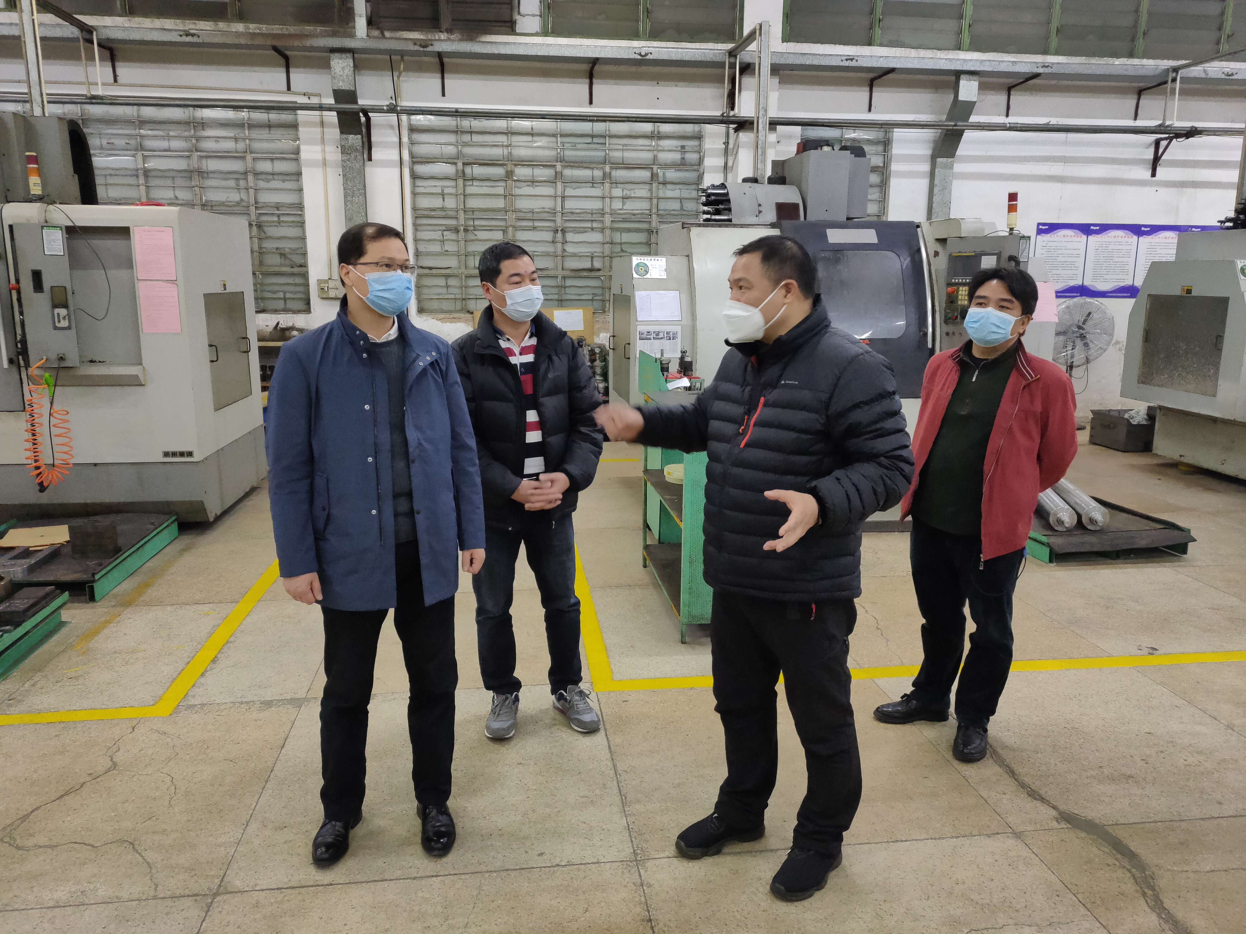 1.19市發(fā)展改革委防控新冠肺炎疫情駐點臨時黨支部書記陳建榮同志赴番禺區(qū)、黃埔區(qū)駐點臨時黨小組調(diào)研[1].jpg