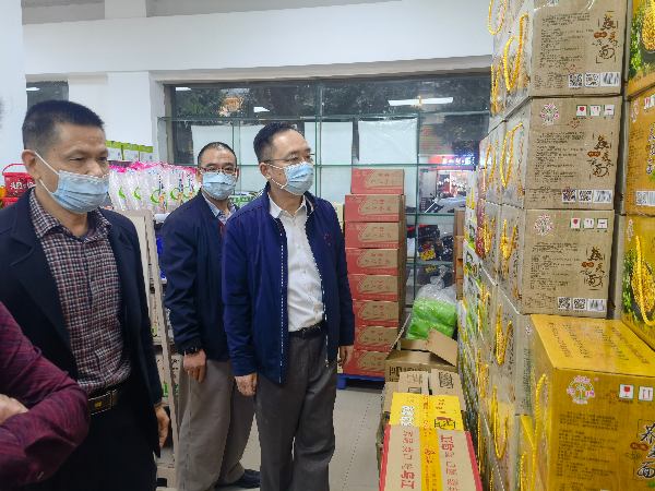 1月20、21日市糧管中心主任郭志健帶隊(duì)開展春節(jié)前儲備糧“兩個安全”和保供穩(wěn)市檢查工作.jpg