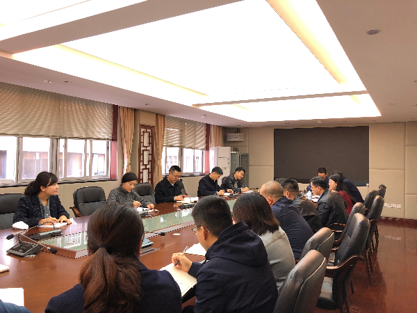 1月26日市大灣區(qū)辦常務(wù)副主任兼市發(fā)展改革委副主任牟治平主持召開營商環(huán)境專題座談會.jpg