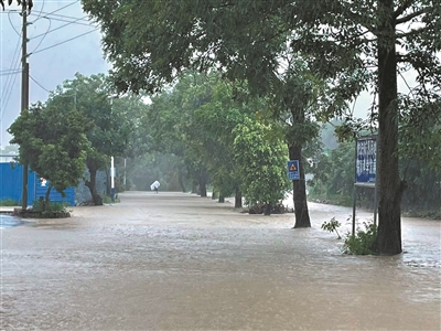 預(yù)計(jì)今明仍有暴雨1.jpg