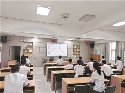廣州各大國企員工認真學習黨的二十大報告