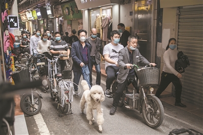 因?yàn)橐咔槔潇o了一段時(shí)間的康樂(lè)村，隨著外來(lái)務(wù)工人員的陸續(xù)返工，又恢復(fù)了往日的生機(jī)。