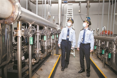 廣州市衛(wèi)生健康委黨組以實際行動筑牢群眾健康防線：做好衛(wèi)生監(jiān)督 護(hù)航經(jīng)濟(jì)發(fā)展