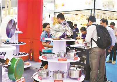 30個(gè)國家和地區(qū)的220家企業(yè)參加第二期進(jìn)口展