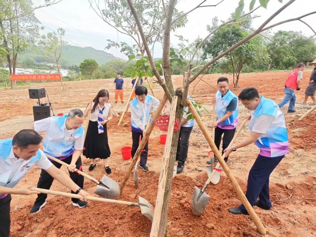 廣州市、區(qū)知聯(lián)會共同開展“同心林”植樹活動