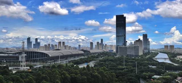 2024年6月23日，一場雨后，廣州琶洲會展上空藍天白云。荀建群 攝
