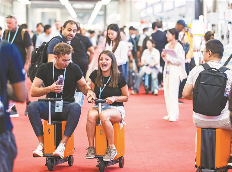 廣交會(huì)上AI加持 翻譯直播家居清潔等場(chǎng)景效能躍升