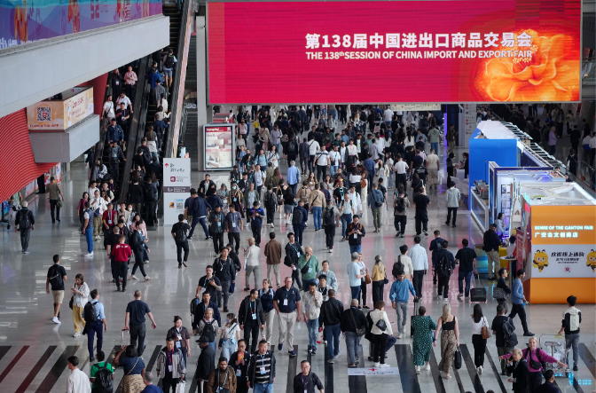 服務(wù)升級(jí)、政策給力：廣交會(huì)客商消費(fèi)熱情高