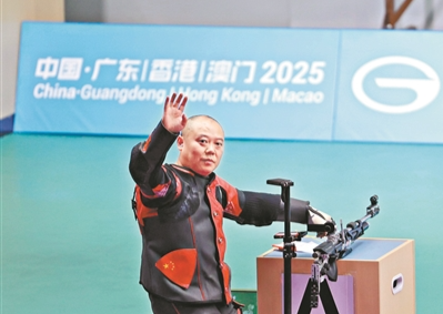 人槍合一 寶刀未老 射擊老將董超的堅(jiān)持