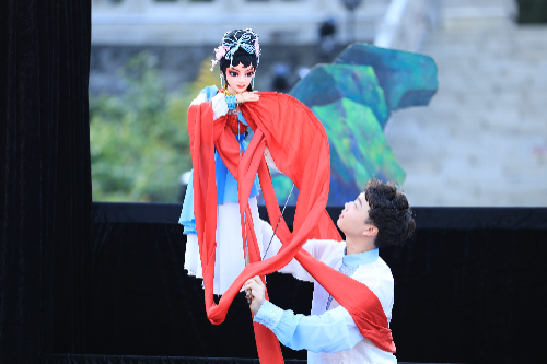 藝術(shù)大禮包再添非遺大秀，嶺南木偶火爆亮相“超級(jí)燈會(huì)”